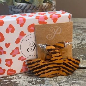 Plunder Zach wooden zebra earrings new